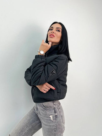 Демісезонна куртка з нашивкою "Ivi"