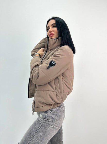 Демісезонна куртка з нашивкою "Ivi"