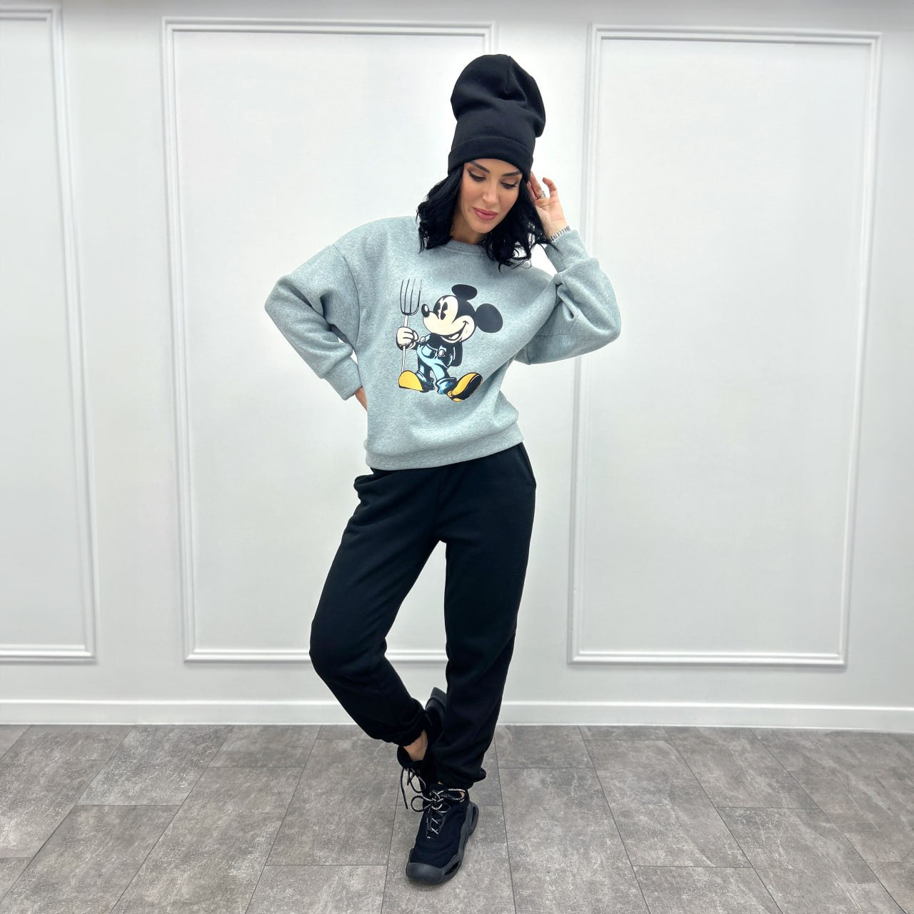 Двокольоровий спортивний костюм з шапкою "Minnie"