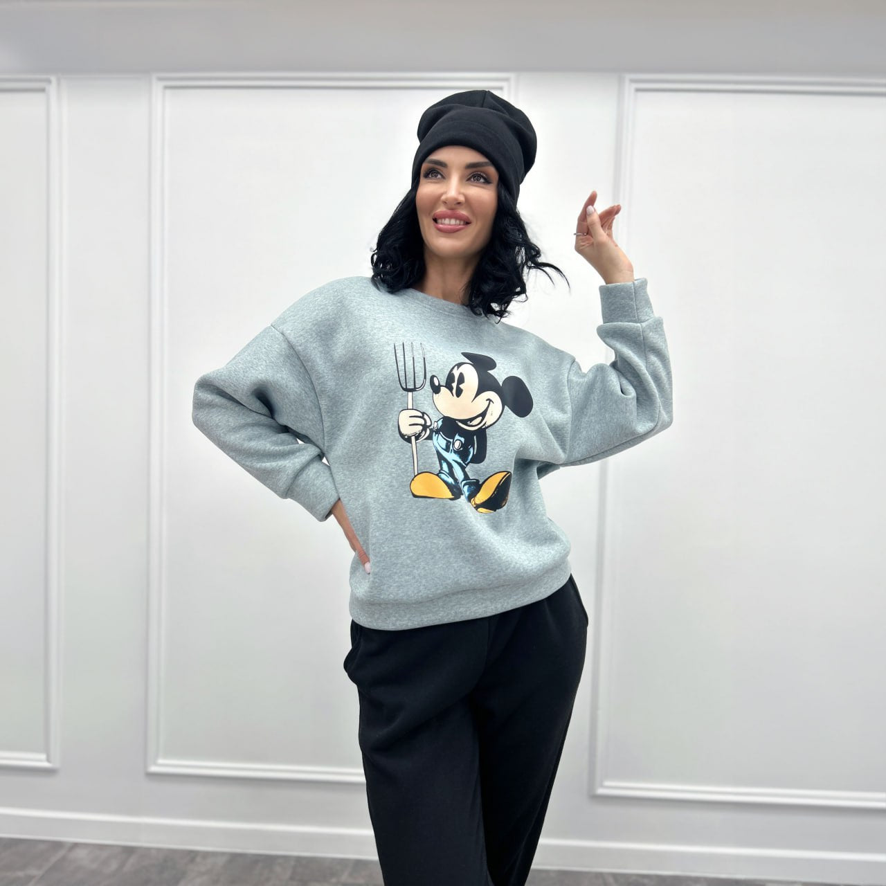 Двокольоровий спортивний костюм з шапкою "Minnie"