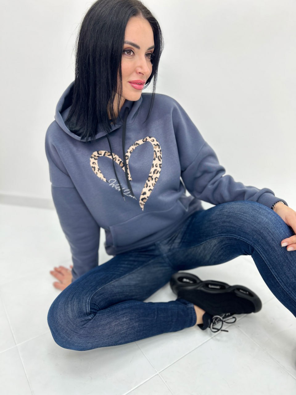 Батник з капюшоном "Amour"