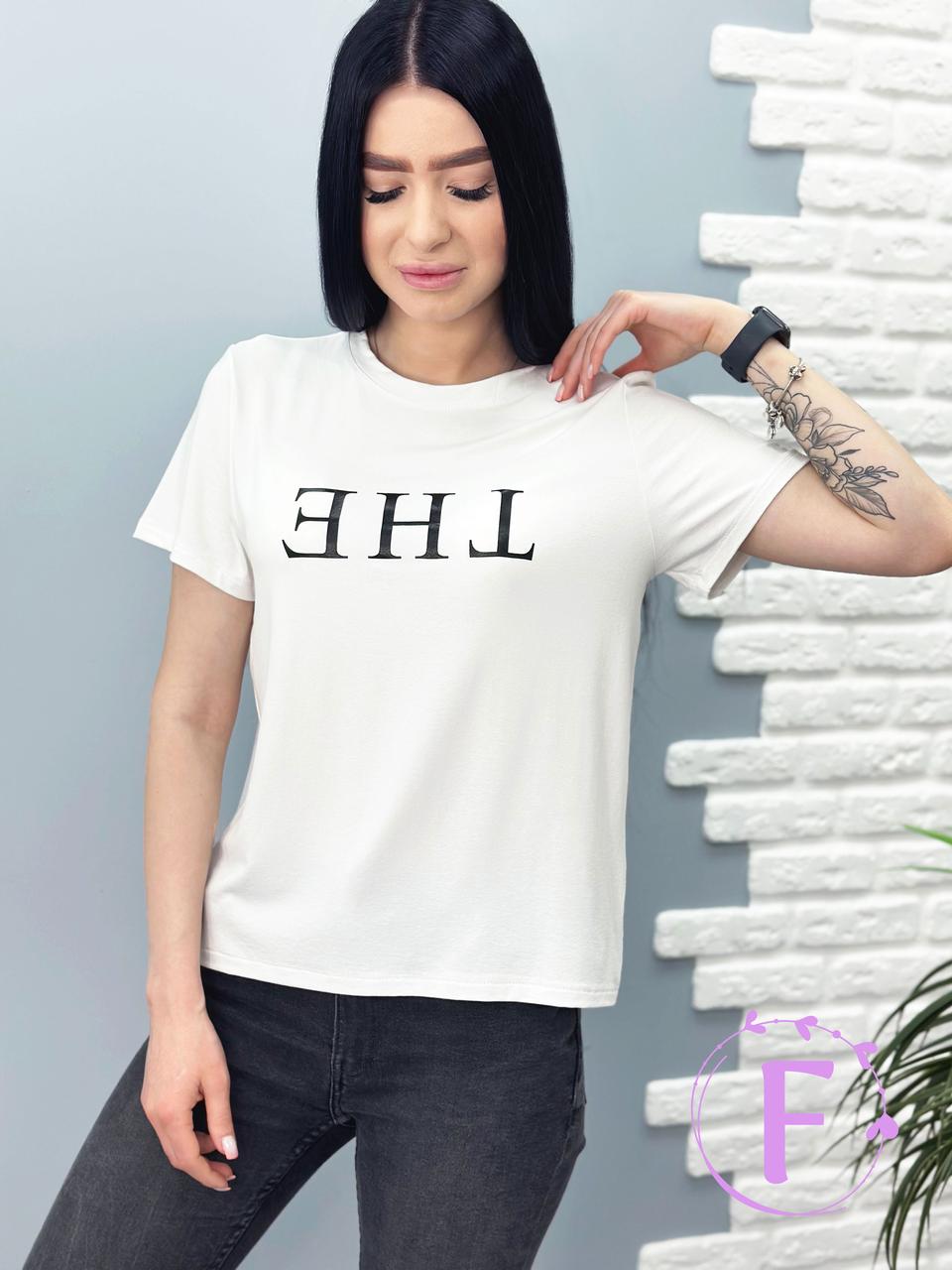 Трикотажна футболка з принтом "The"