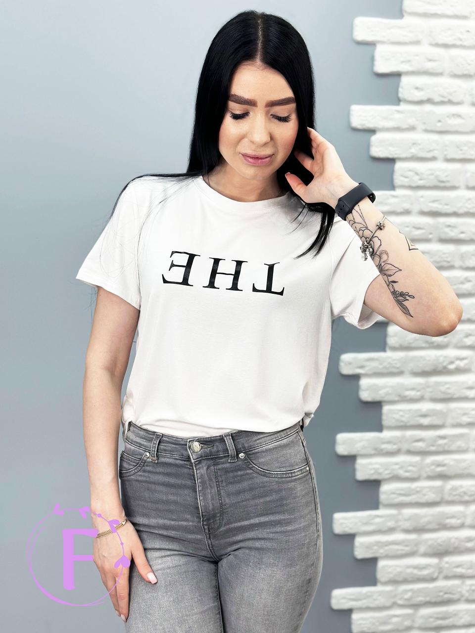 Трикотажна футболка з принтом "The"