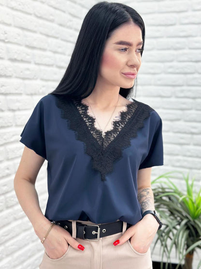 Блузка з вирізом та мереживом "Brenda"