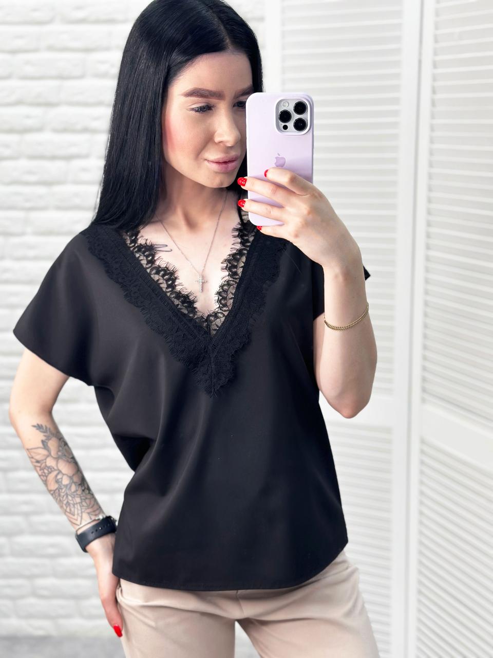 Блузка з вирізом та мереживом "Brenda"