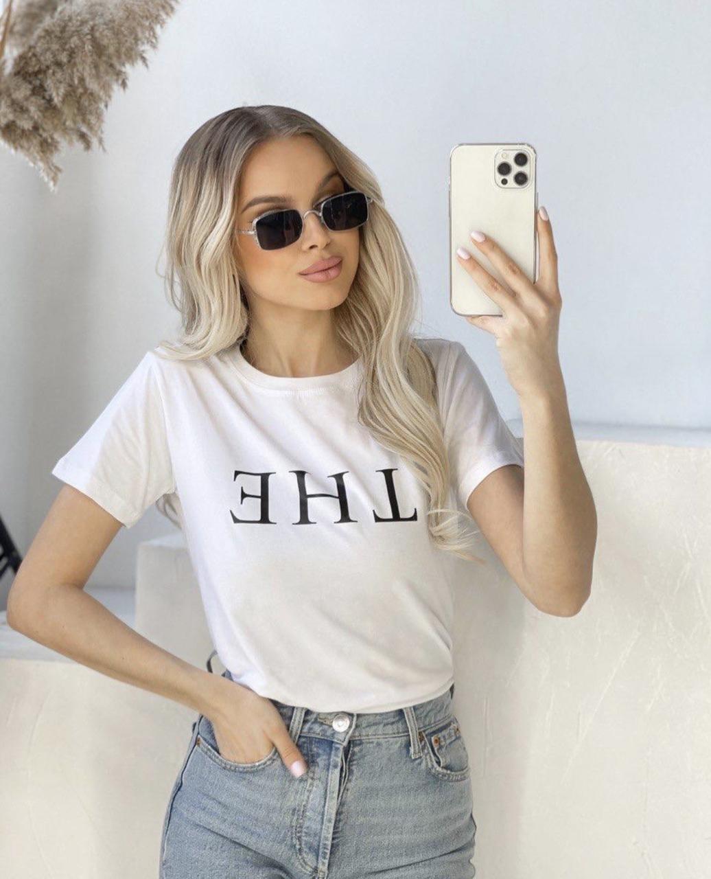 Трикотажна футболка з принтом "The"