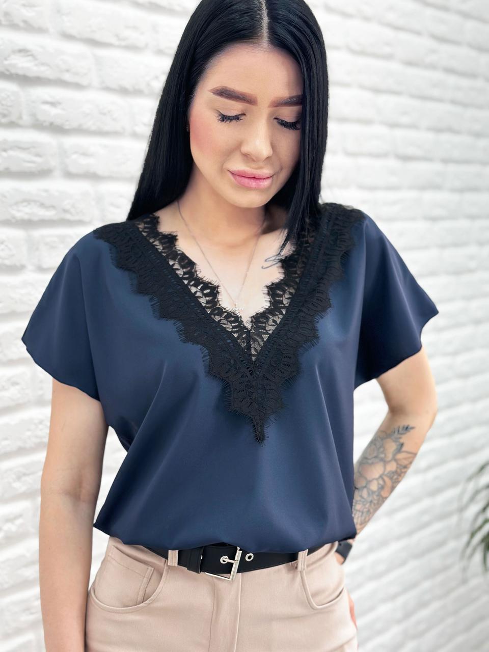 Блузка з вирізом та мереживом "Brenda"