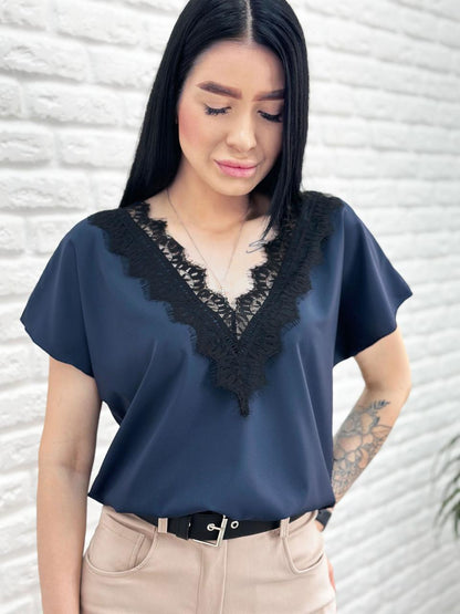 Блузка з вирізом та мереживом "Brenda"