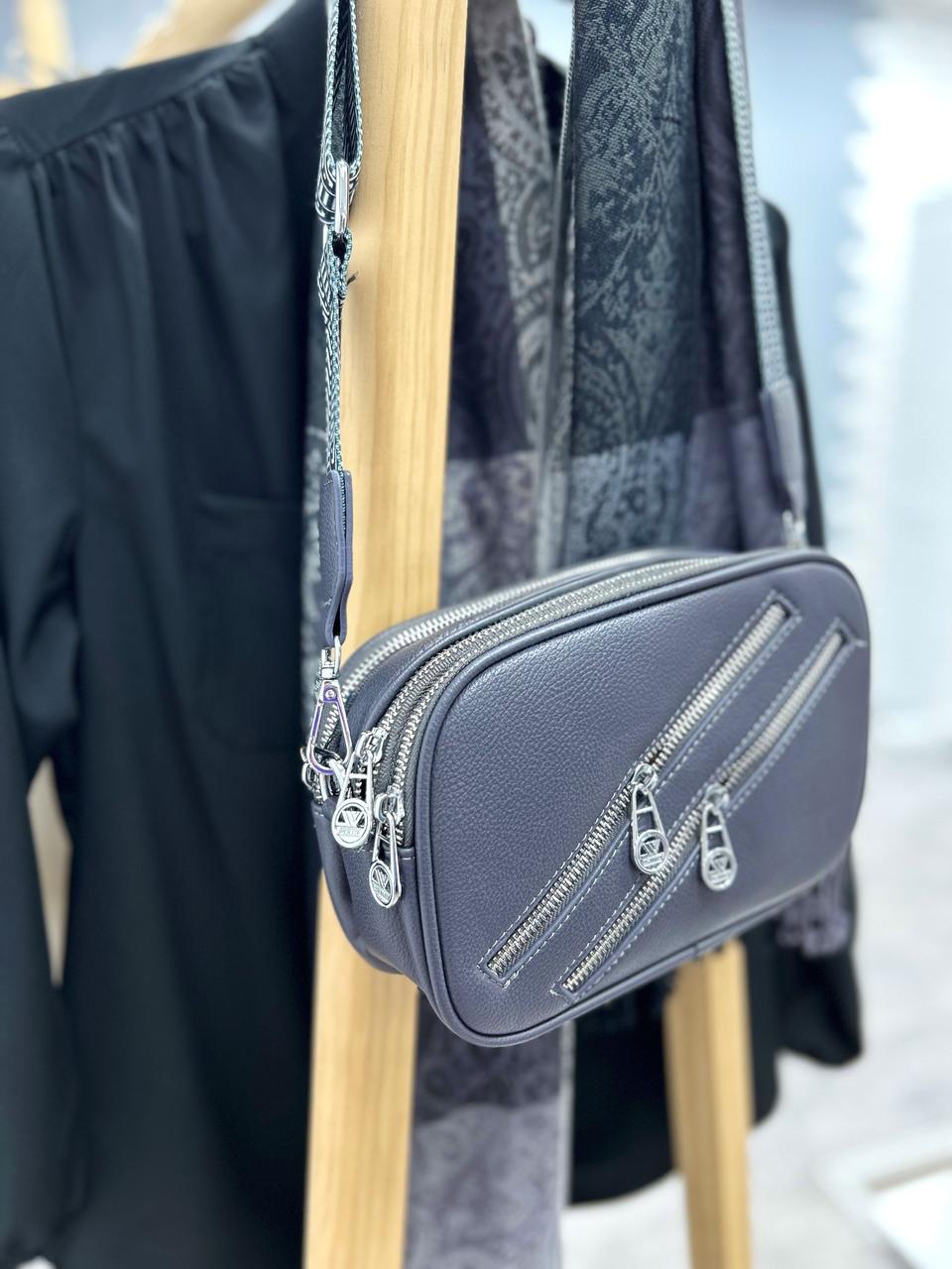 Маленька жіноча сумочка з блискавками "Look"