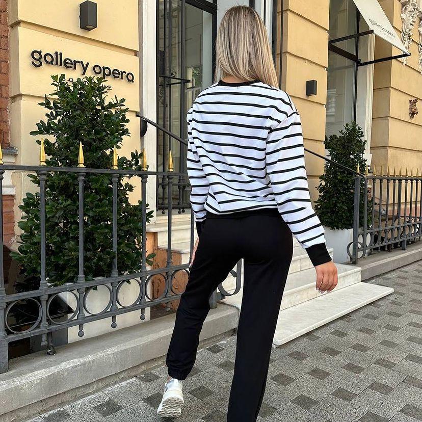 Демісезонний костюм в смужку "Delight"