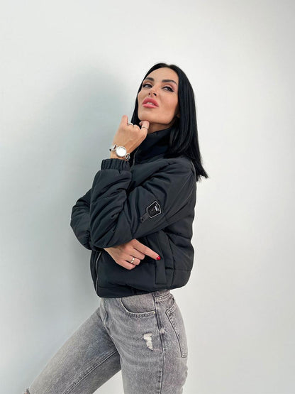 Демісезонна куртка з нашивкою "Ivi"