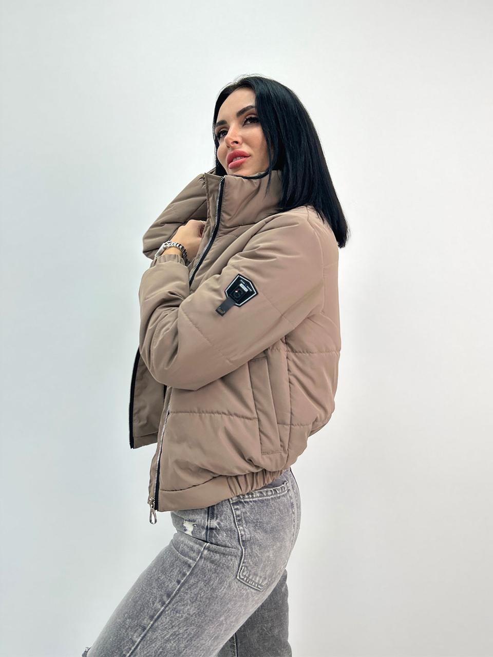 Демісезонна куртка з нашивкою "Ivi"